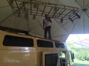 verificando o bagageiro, não serviu é muito pequeno